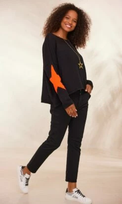 Pull Austin Noir Star Multicolor -Vêtements Soldes 2024 facetune 31 01 2024 11 40 55