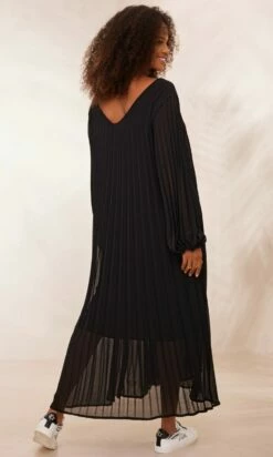 Robe Nuria Plissée Noir 12 Robe Nuria Plissée Noir -Vêtements Soldes 2024 facetune 31 01 2024 12 21 36