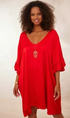 Petite Robe Levana Satin Rouge -Vêtements Soldes 2024 facetune 31 01 2024 12 41 08