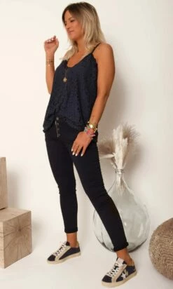 Pantalon Meryl Bleu Marine -Vêtements Soldes 2024 facetune 31 01 2024 12 44 20