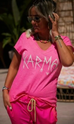 T-Shirt Magda Rose Fluo Karma Blanc -Vêtements Soldes 2024 img 2588 facetune 28 06 2023 11 52 11