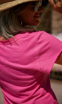 T-Shirt Magda Rose Fluo Karma Blanc -Vêtements Soldes 2024 img 2598 facetune 28 06 2023 12 18 26