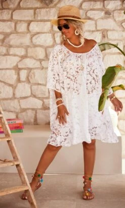 Petite Robe Joana Oversize Dentelle Blanc 12 Petite Robe Joana Oversize Dentelle Blanc -Vêtements Soldes 2024 img 3182 facetune 25 07 2023 12 09 26