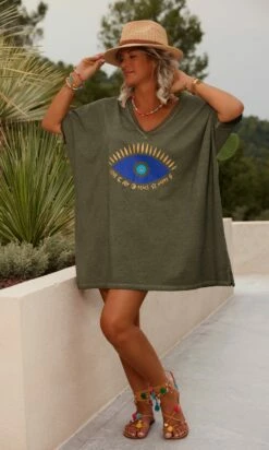 T-Shirt Iloé Oversize Kaki Lucky Eye -Vêtements Soldes 2024 img 3711 facetune 27 07 2023 09 51 12