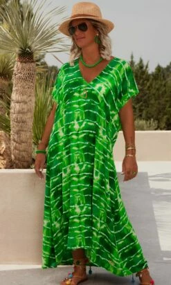 Robe Izabella Tie & Dye Lines Vert Brésil 12 Robe Izabella Tie & Dye Lines Vert Brésil -Vêtements Soldes 2024 img 3759 facetune 26 07 2023 14 36 09