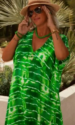 Robe Izabella Tie & Dye Lines Vert Brésil 13 Robe Izabella Tie & Dye Lines Vert Brésil -Vêtements Soldes 2024 img 3762 facetune 26 07 2023 14 17 32
